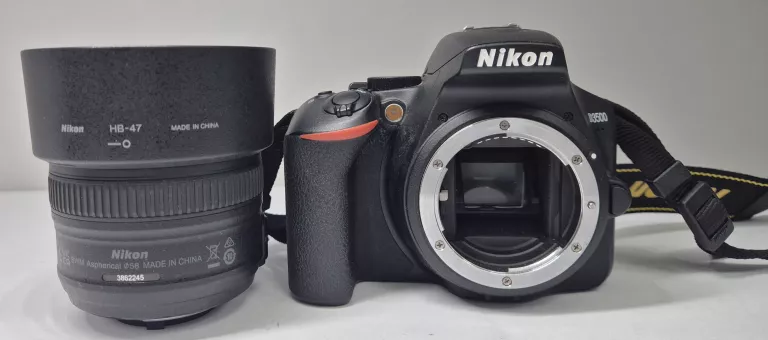 aparat-nikon-d3500obiektyw-nikon-nikkor-50-mm-f18-g-af-s-zestaw-przekatna-ekranu-300