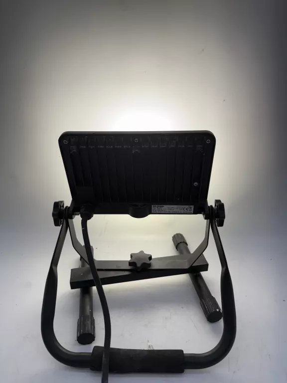 NASWIETLACZ LED 4000K BILTEMA LAMPA LED