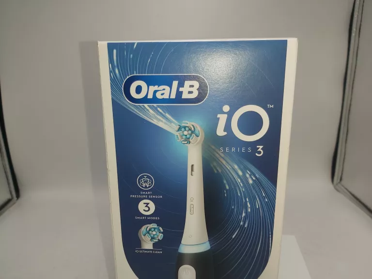 SZCZOTECZKA ELEKTRYCZNA ORAL-B IO SERIES 3 MATT BLACK KOMPLET