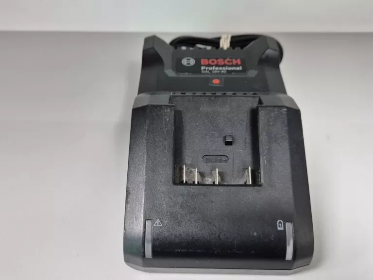 ŁADOWARKA DO AKUMULATORÓW BOSCH GAL 18V-40