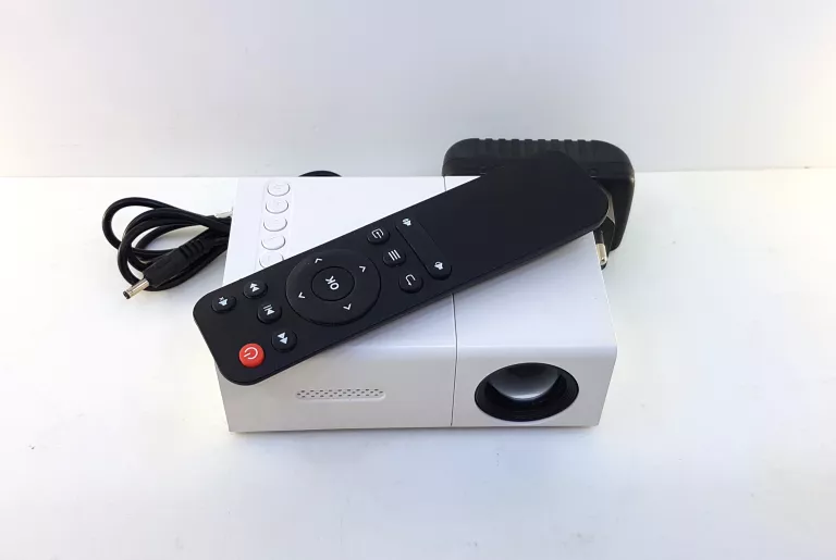 MINI PROJEKTOR MULTIMEDIALNY LED HD USB MICRO SD GŁOŚNIK 2W YG300