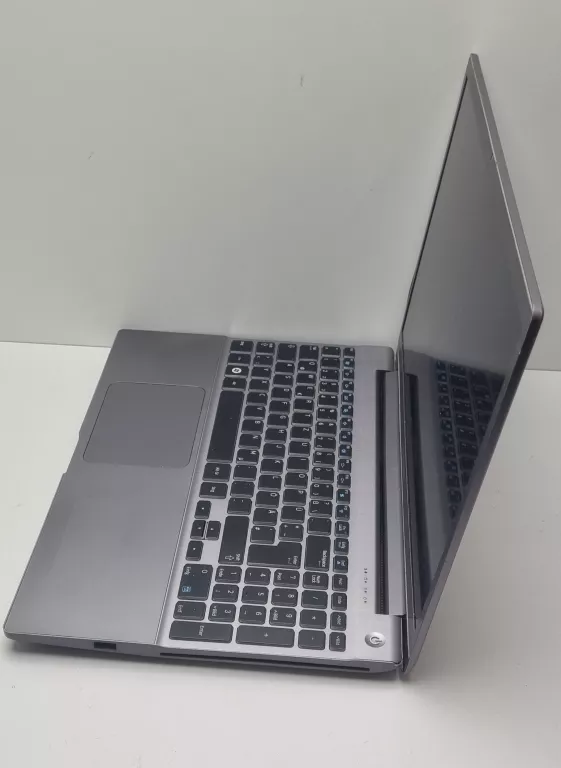 LAPTOP SAMSUNG NP700Z5A USZKODZONY