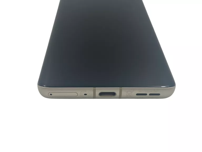 TELEFON MOTOROLA EDGE 50 ULTRA 16GB/1TB OPIS