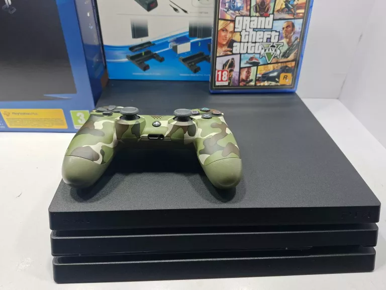KONSOLA PS4 PRO ZESTAW Z 1 GRĄ I 2 PADAMI