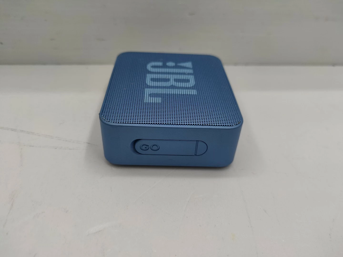 glosnik-jbl-go-essential-niebieski-moc-310