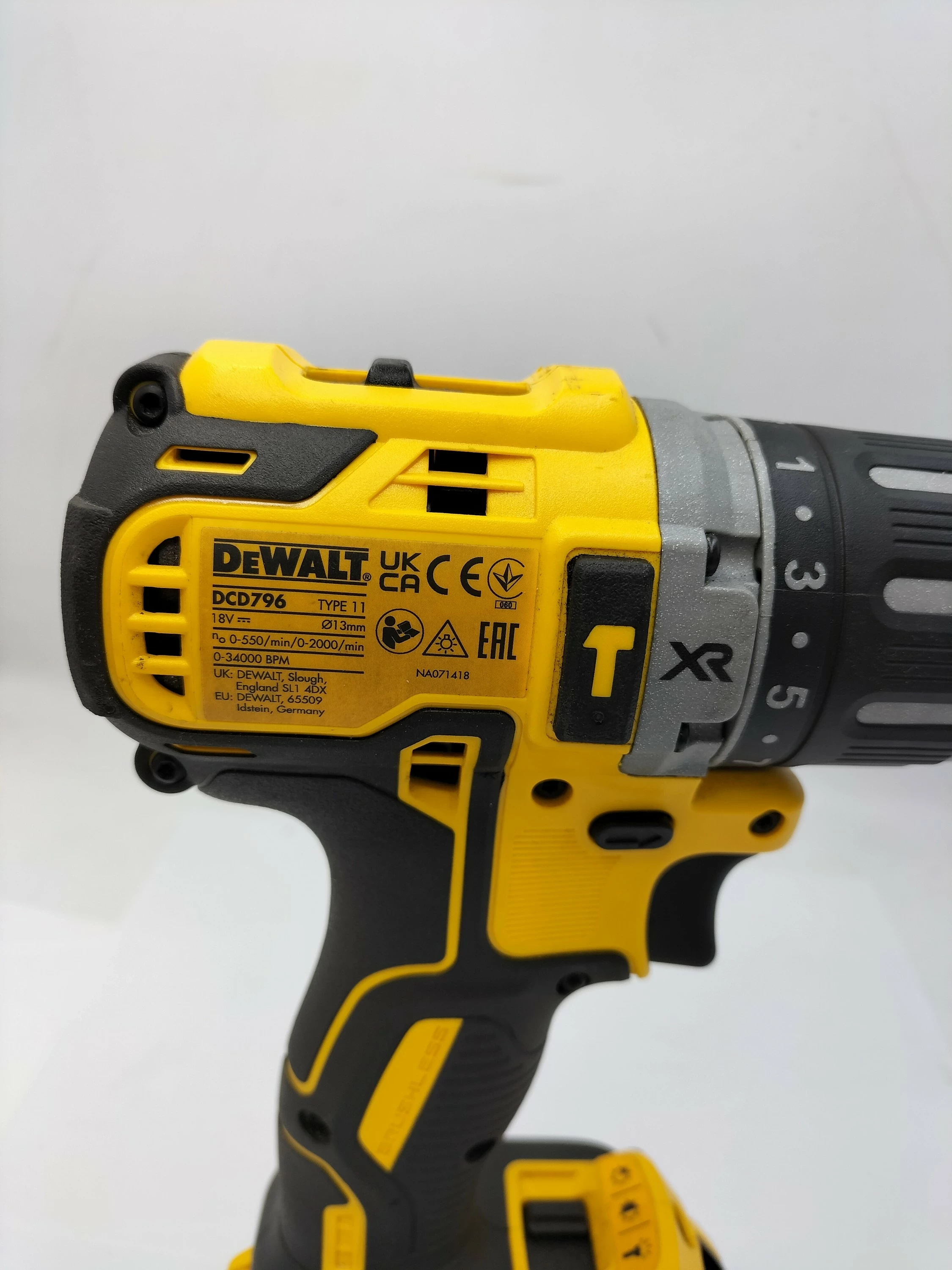 dewalt-dcd796-2x-aku-20ah-ladowarka-rodzaj-silnika-204657-221325