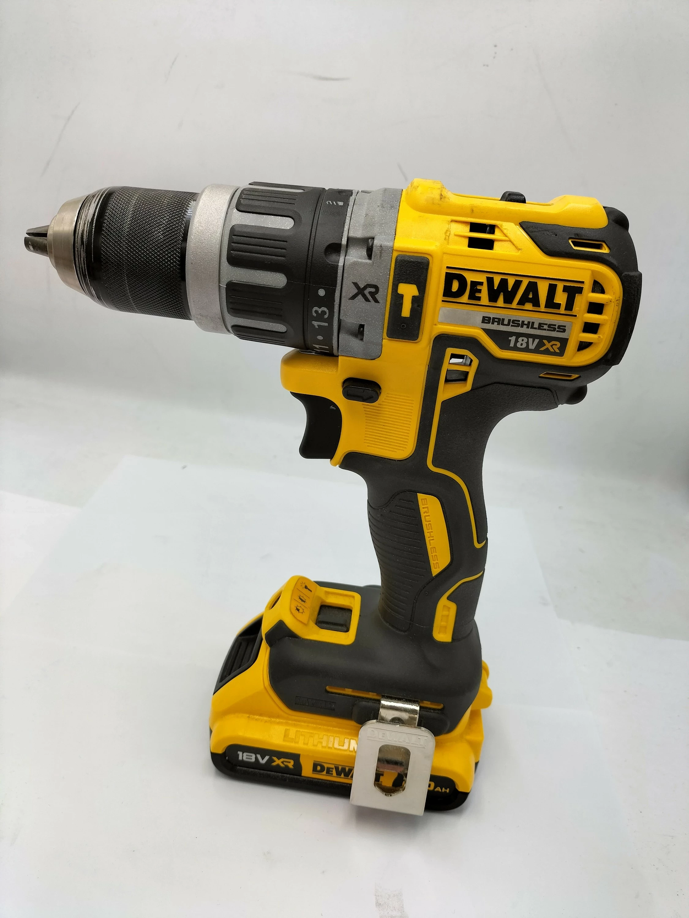dewalt-dcd796-2x-aku-20ah-ladowarka-stan-11323-2