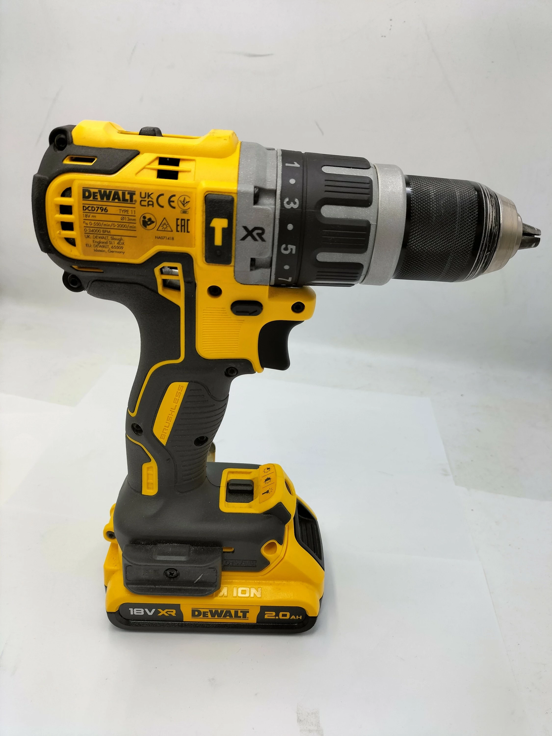 dewalt-dcd796-2x-aku-20ah-ladowarka-napiecie-v-128551-6