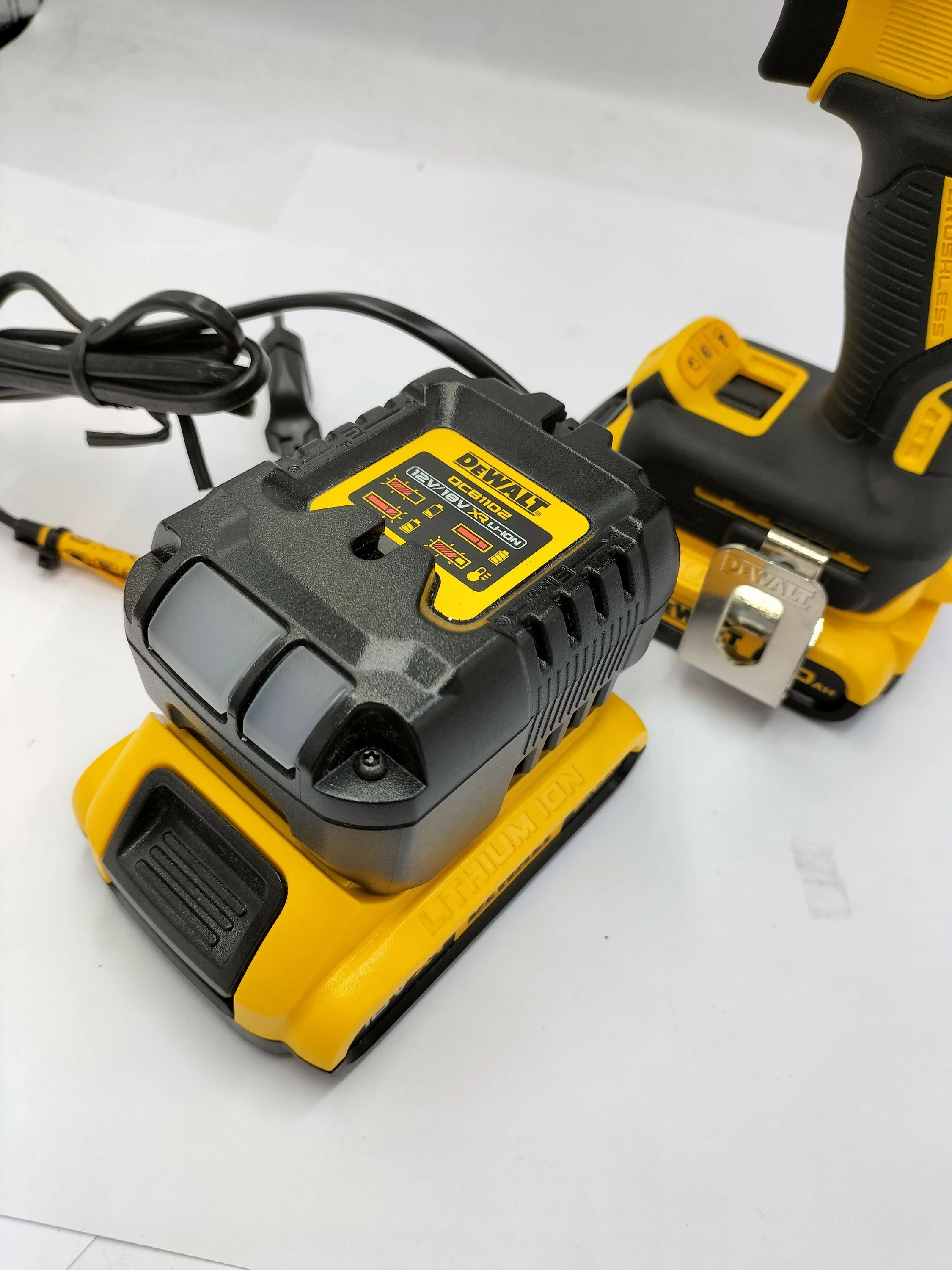 dewalt-dcd796-2x-aku-20ah-ladowarka-ean-gtin-5035048616345