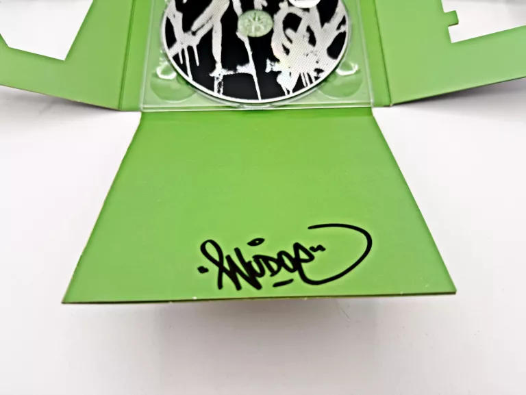 W.E.N.A. - DALEKIE ZBLIŻENIA AUTOGRAF