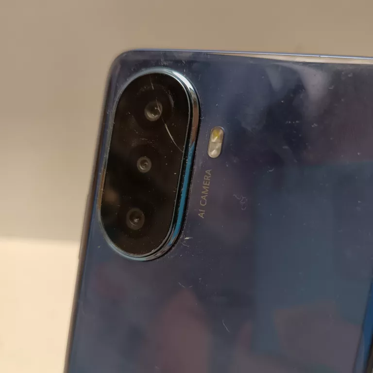 TELEFON HUAWEI NOVA Y70 4/128GB ZBITY APARAT