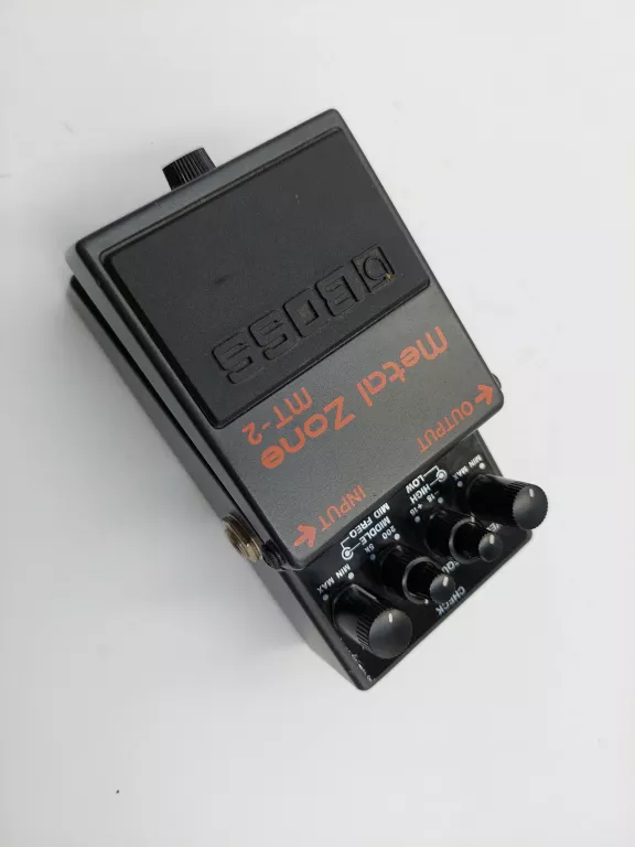 EFEKT GITAROWY BOSS METAL ZONE MT-2