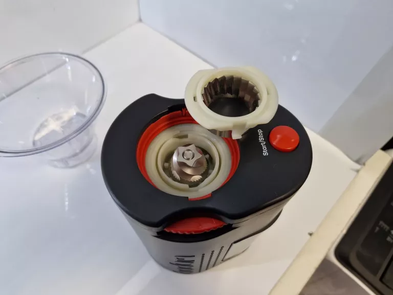 MŁYNEK ŻARNOWY ELEKTRYCZNY DO KAWY BISTRO BODUM CZARNY