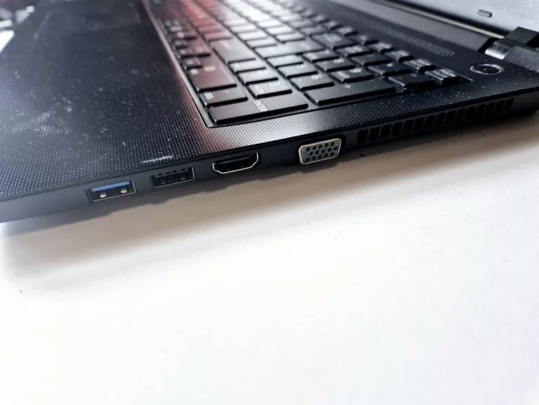LAPTOP TOSHIBA SATELLITE C50-B-10P 249GB/8GB/INTEL CORE I3 + ZASILACZ