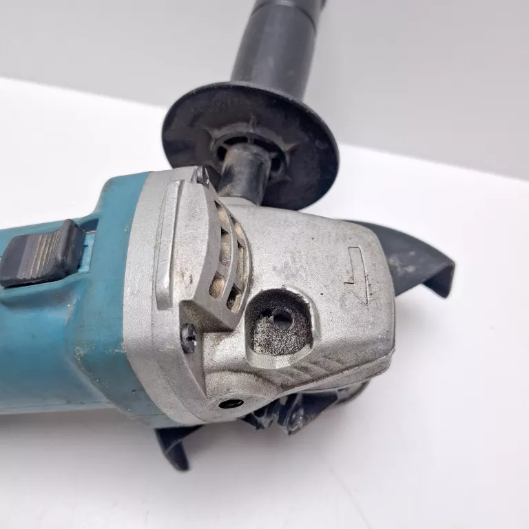 SZLIFIERKA KĄTOWA MAKITA 9558 840 W