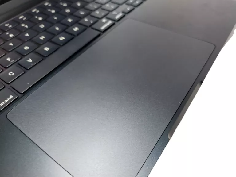 laptop-macbook-air-m4-2025-153-gwarancja-do-16042026-typ-dysku-twardego-128550-2