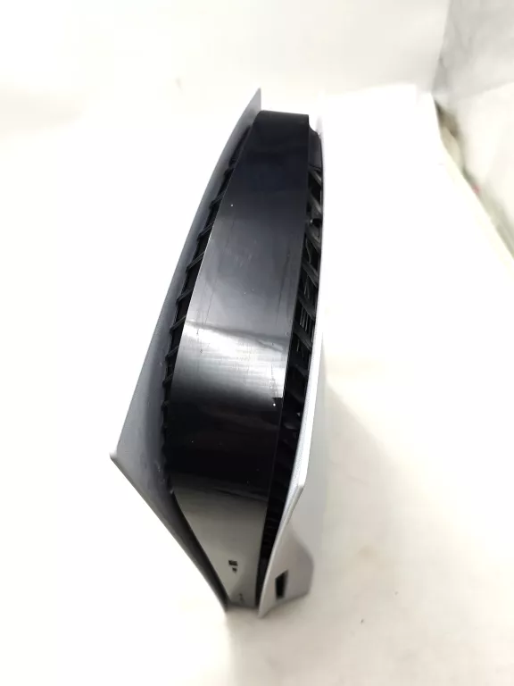 KONSOLA PS5 Z NAPĘDEM 825GB BLU-RAY + DWA PADY, KABLE
