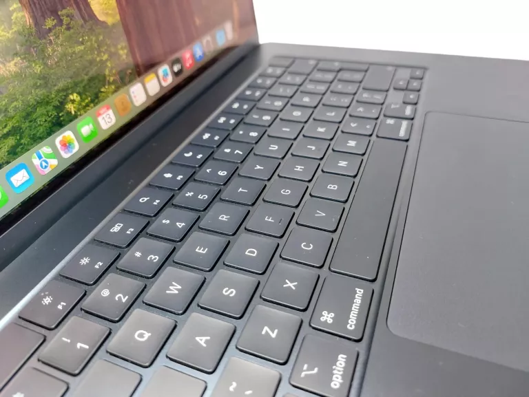 laptop-macbook-air-m4-2025-153-gwarancja-do-16042026-przekatna-ekranu-1530