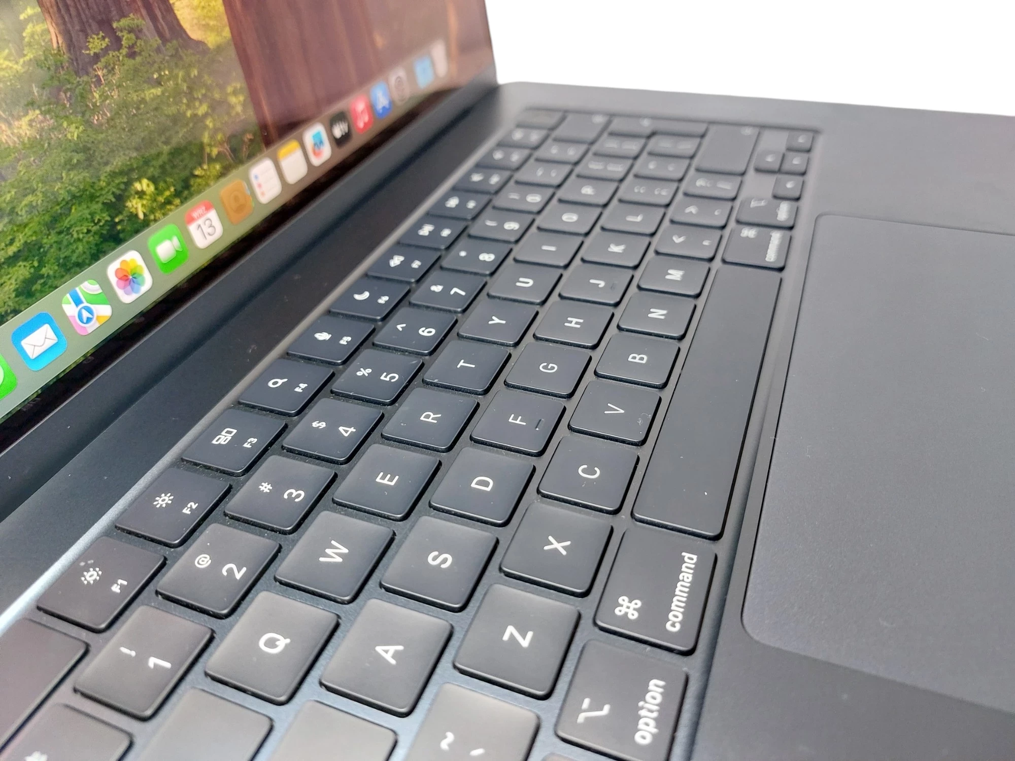 laptop-macbook-air-m4-2025-153-gwarancja-do-16042026-przekatna-ekranu-1530