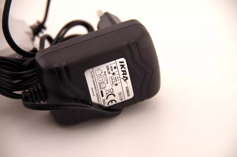 ŁADOWARKA AKUMULATORÓW  IKRA CGB20 20V  STAN SUPER