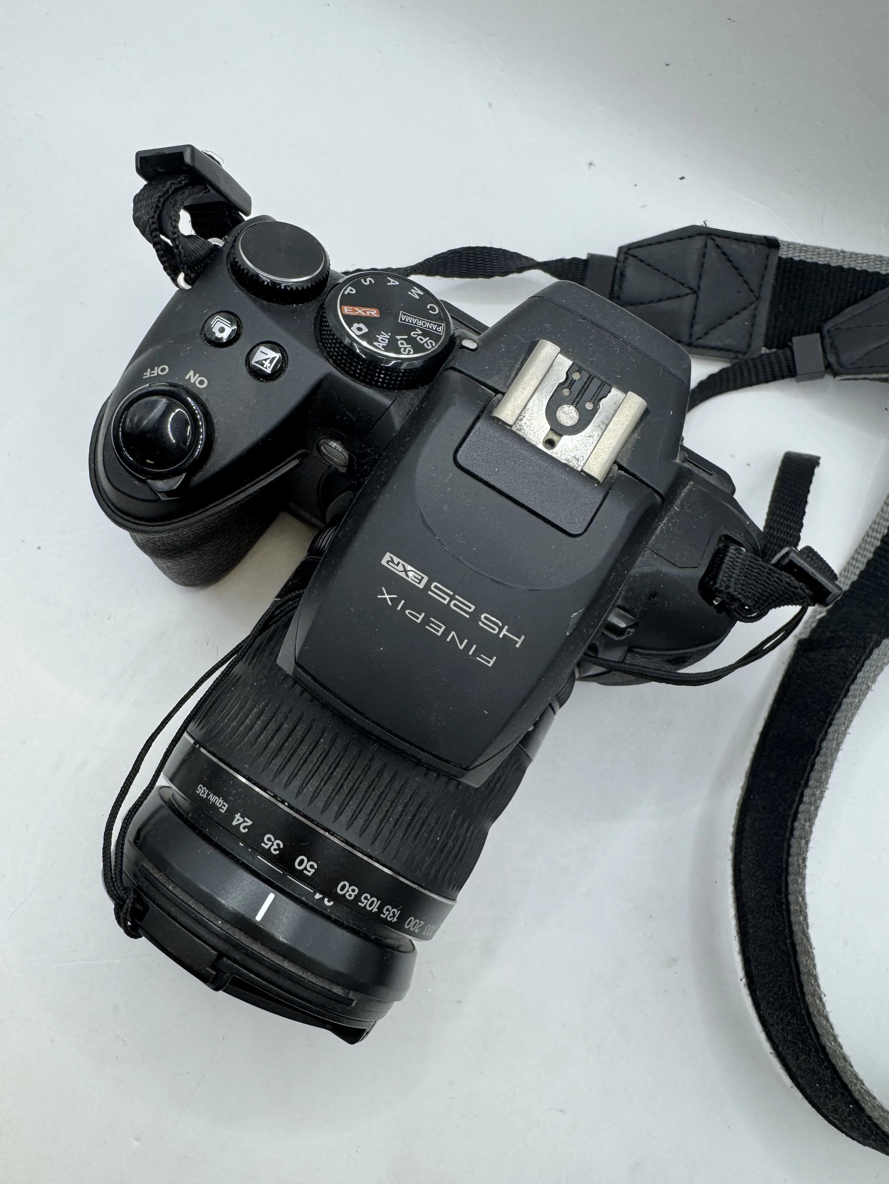 aparat-cyfrowy-fujifilm-hs25exr-rozdzielczosc-1600