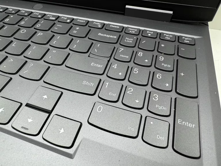 LAPTOP LENOVO LOQ 15IRH8 15,6" I5-13420H 16GB RAM