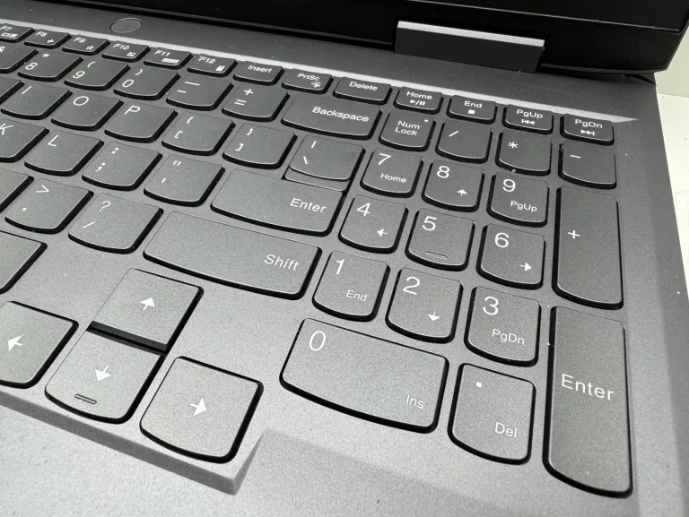 LAPTOP LENOVO LOQ 15IRH8 15,6" I5-13420H 16GB RAM