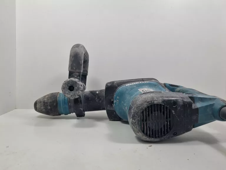 MŁOT UDAROWY MAKITA HM0871C WALIZKA + WIERTŁA