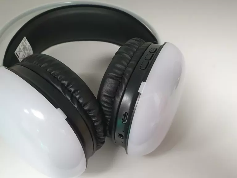 SŁUCHAWKI BLUETOOTH ELTA RGB