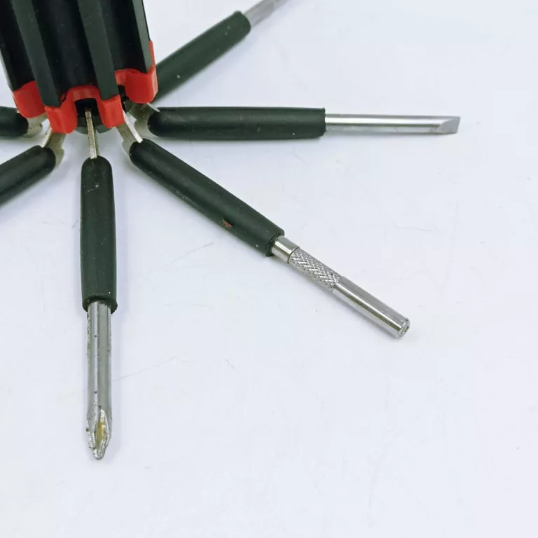 ZESTAW ŚRUBOKRĘTÓW WKRĘTAKÓW MULTITOOL 8W1