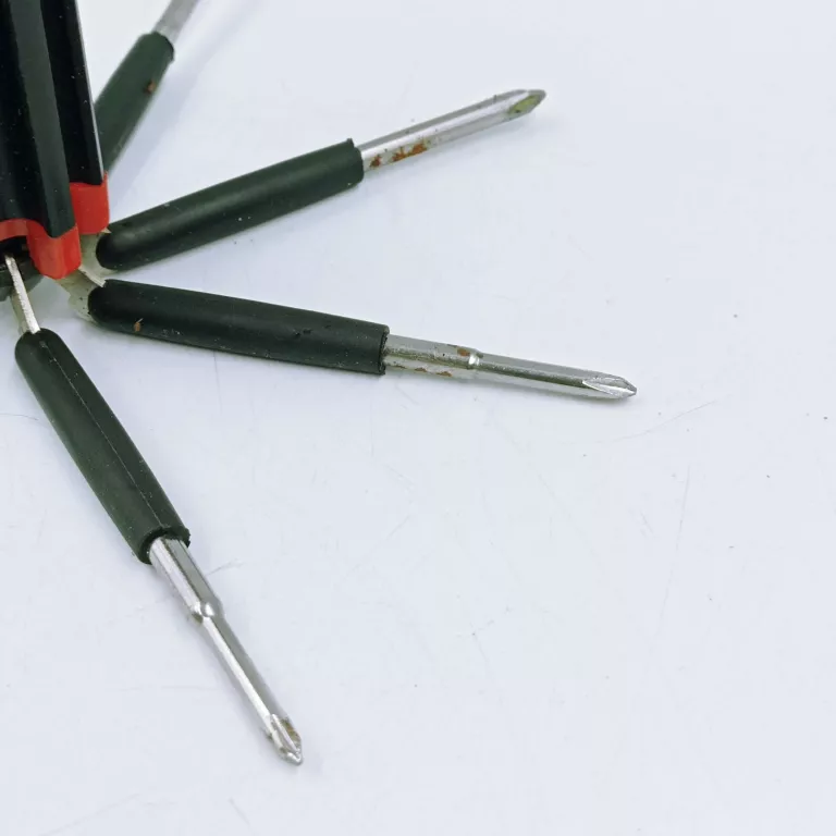 ZESTAW ŚRUBOKRĘTÓW WKRĘTAKÓW MULTITOOL 8W1