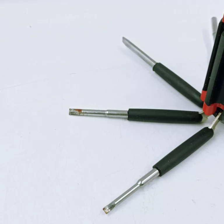 ZESTAW ŚRUBOKRĘTÓW WKRĘTAKÓW MULTITOOL 8W1