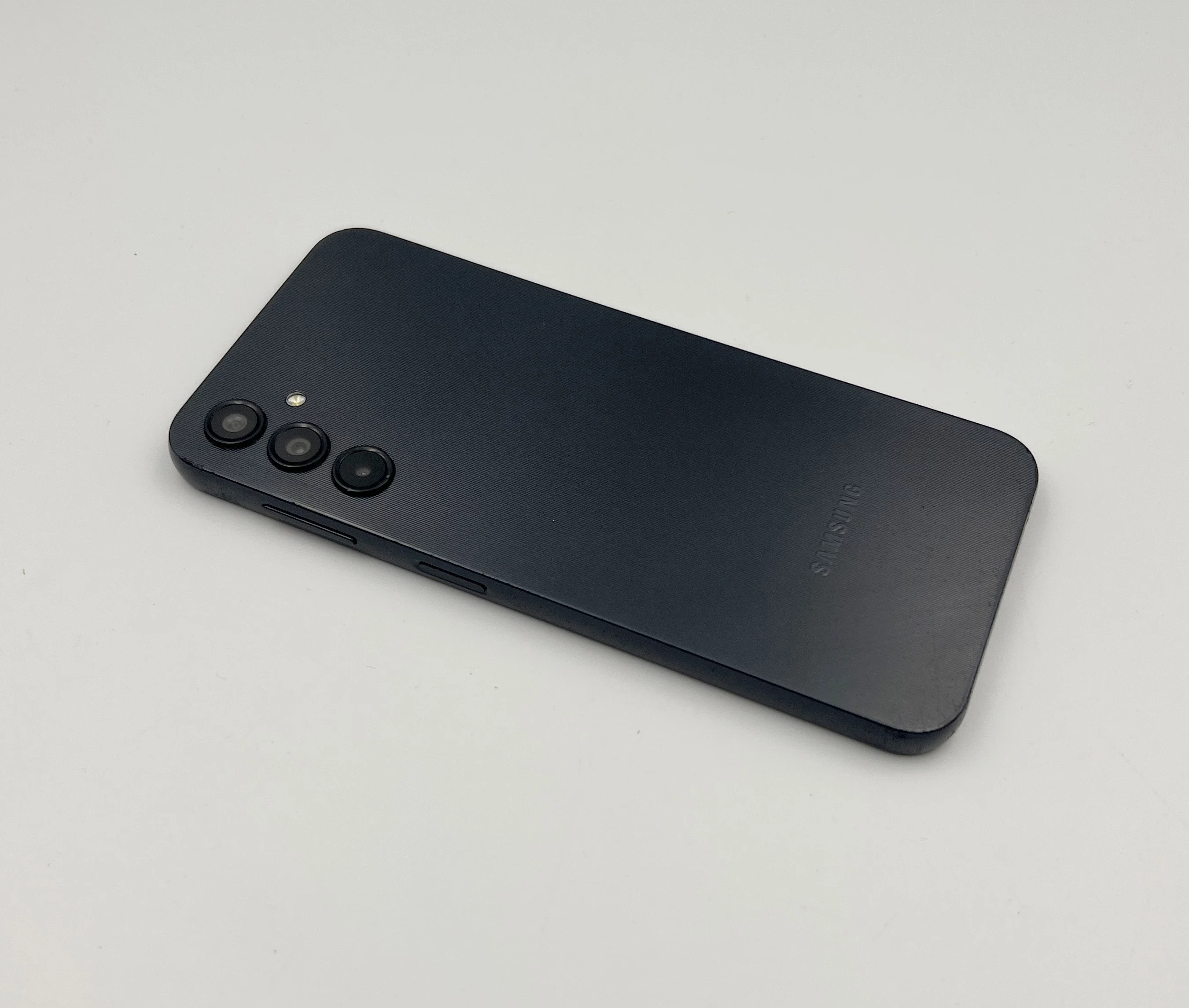 telefon-samsung-a14-644-przekatna-ekranu-660