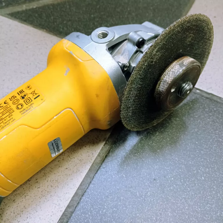 SZLFIERKA DEWALT DWE4257-QS