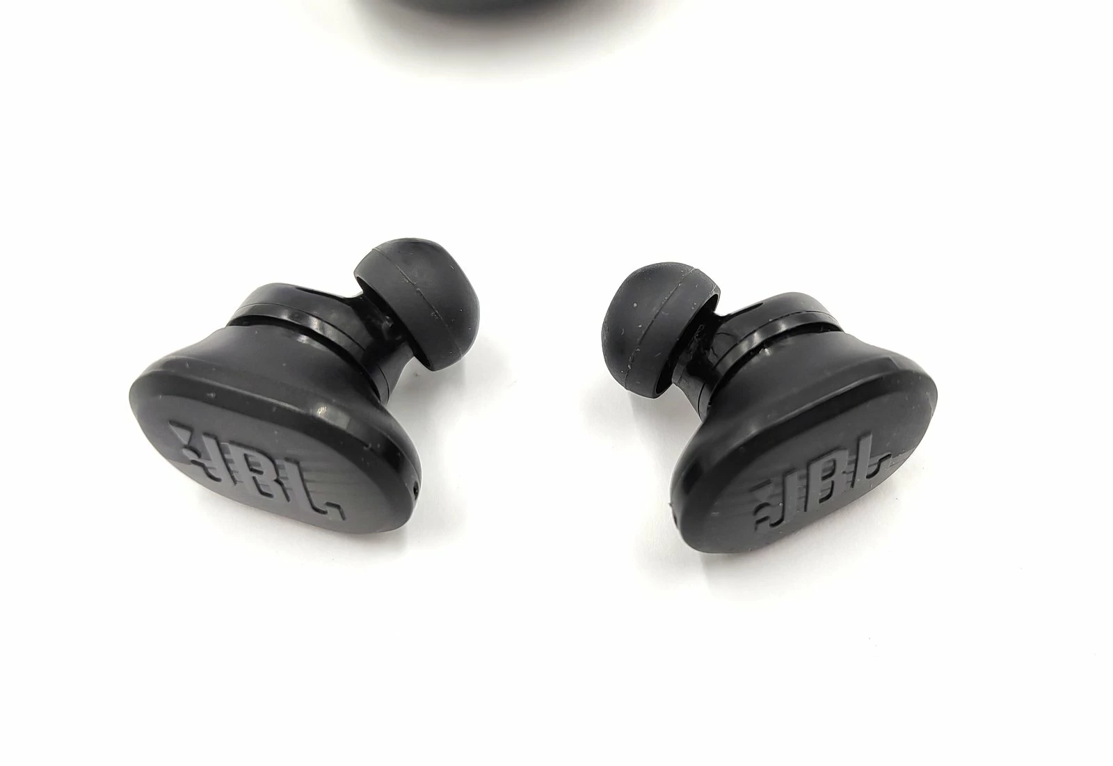 sluchawki-bt-jbl-race-tws-opis-transmisja-sygnalu-203713-217785