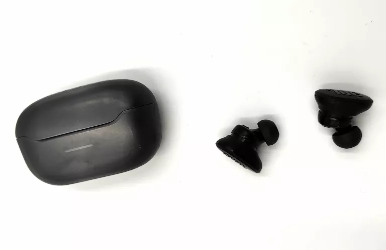 sluchawki-bt-jbl-race-tws-opis-kolor-dominujacy-129357-3