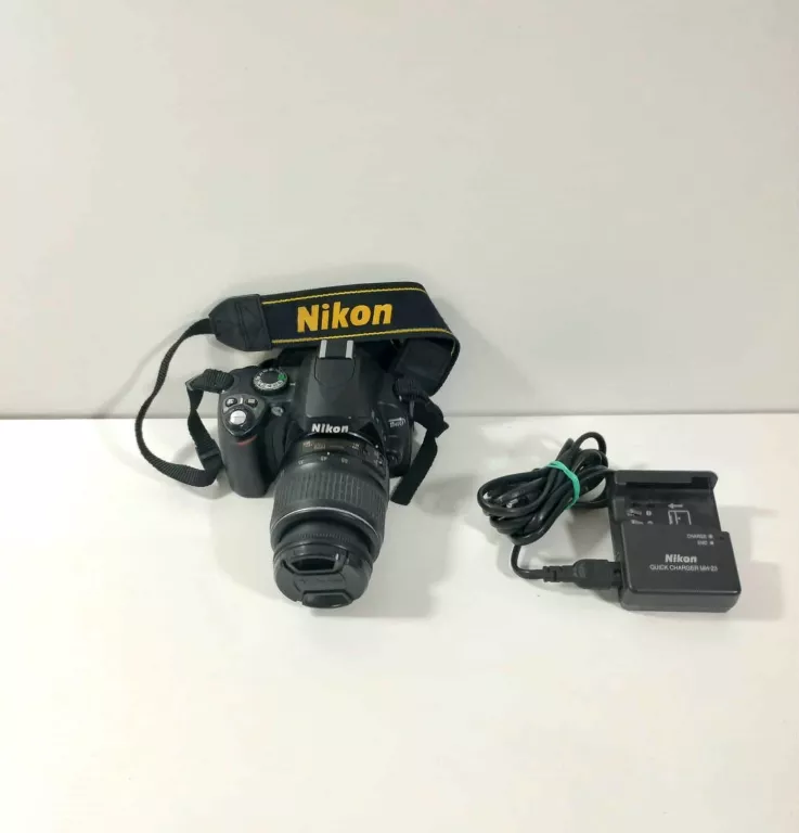 APARAT NIKON D40 Z OBIEKTYWEM BAT ŁAD
