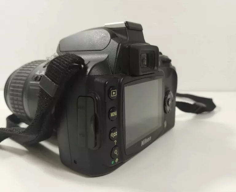APARAT NIKON D40 Z OBIEKTYWEM BAT ŁAD