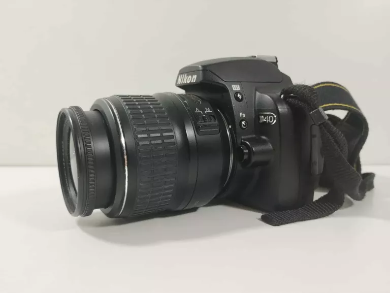 APARAT NIKON D40 Z OBIEKTYWEM BAT ŁAD