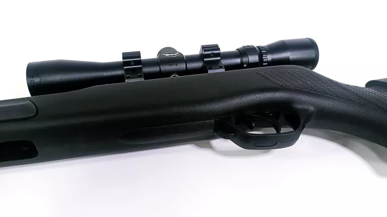 WIATRÓWKA GAMO CFX 4,5 MM / FUTERAŁ / ŚRUT