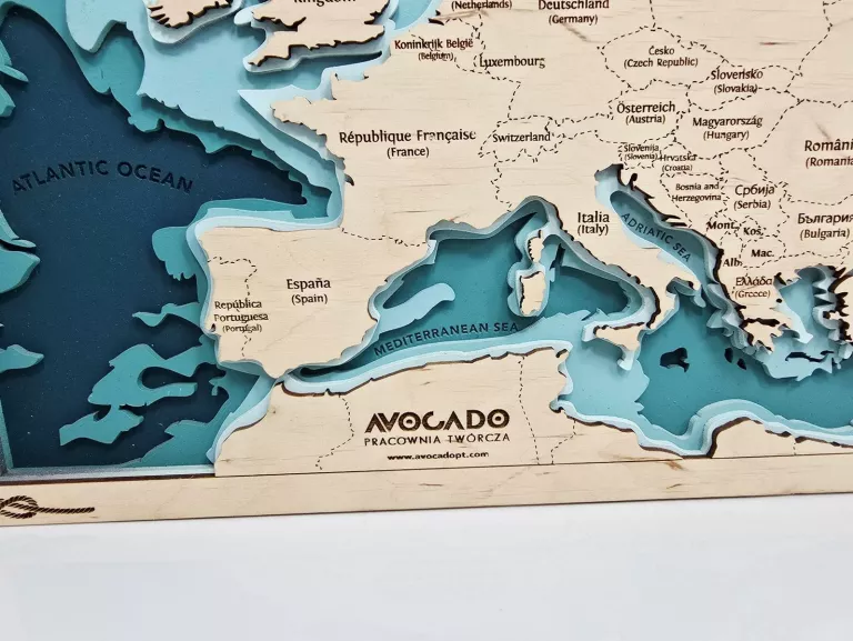 DREWNIANA MAPA EUROPY MINI NA ŚCIANĘ AVOCADO