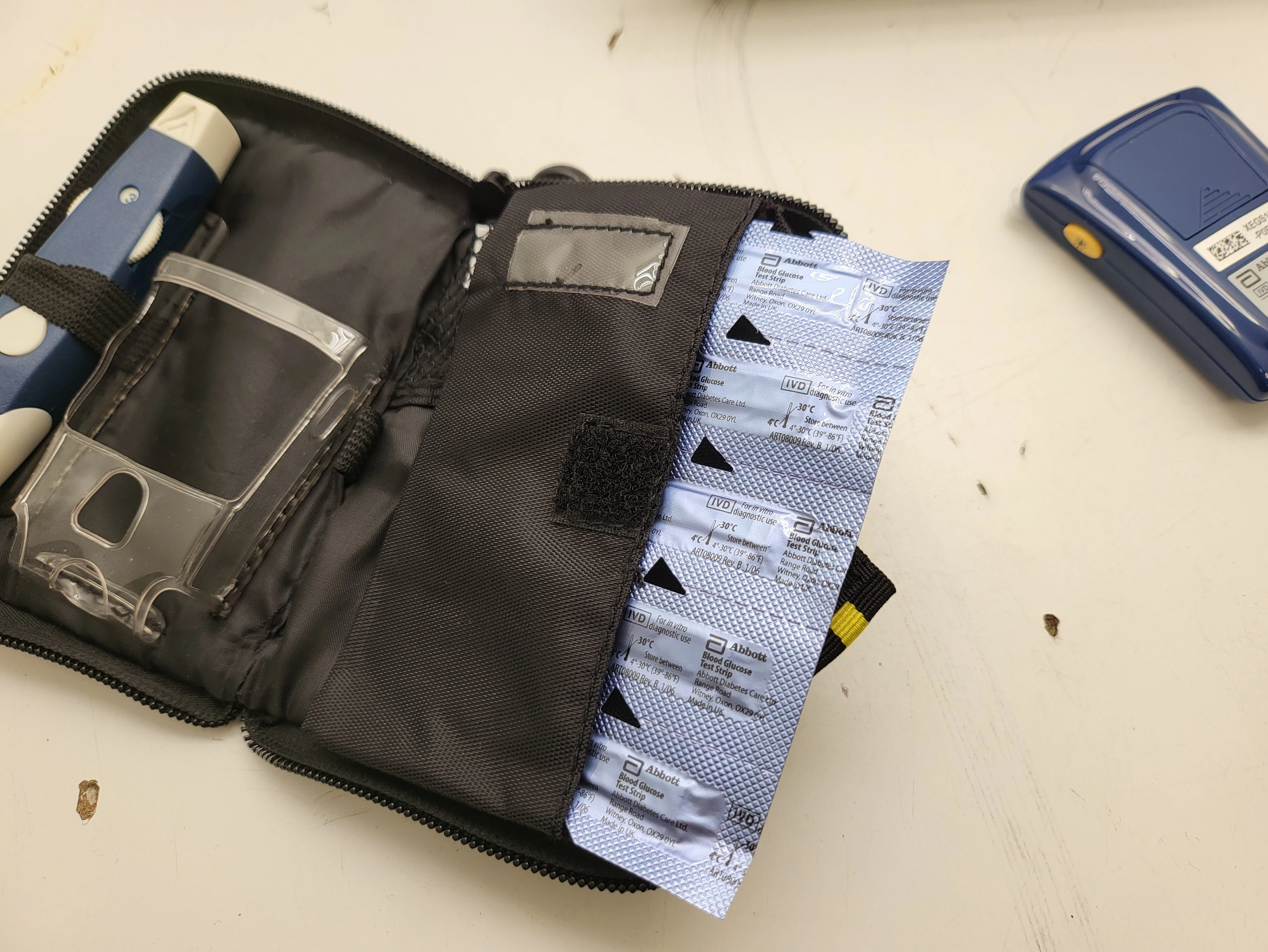 glukometr-optium-xido-komplet-model-optium-xido-neo