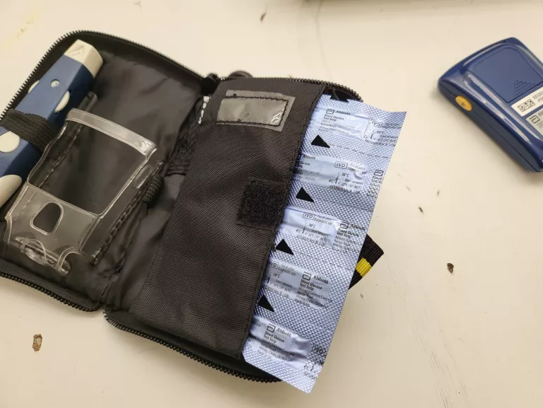 glukometr-optium-xido-komplet-model-optium-xido-neo