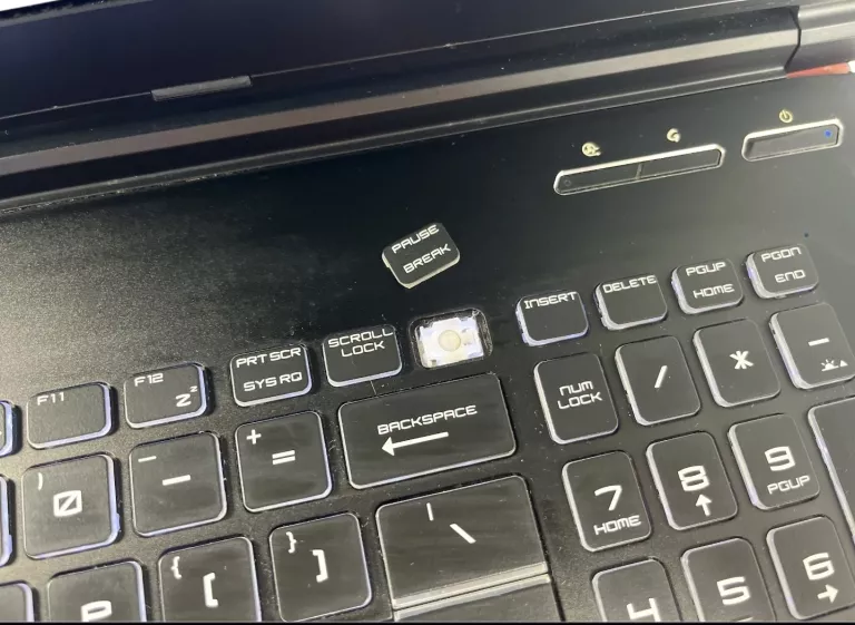 LAPTOP STEELSERIES MSI 3168NGW 17,3``