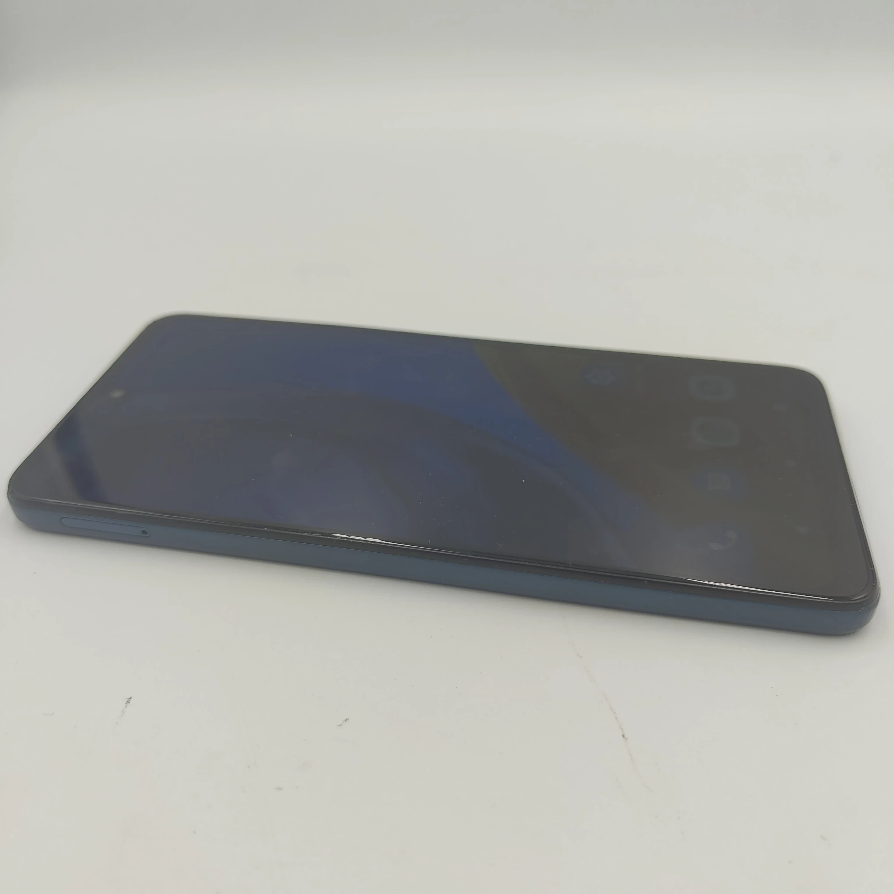 telefon-motorola-e32s-przekatna-ekranu-650