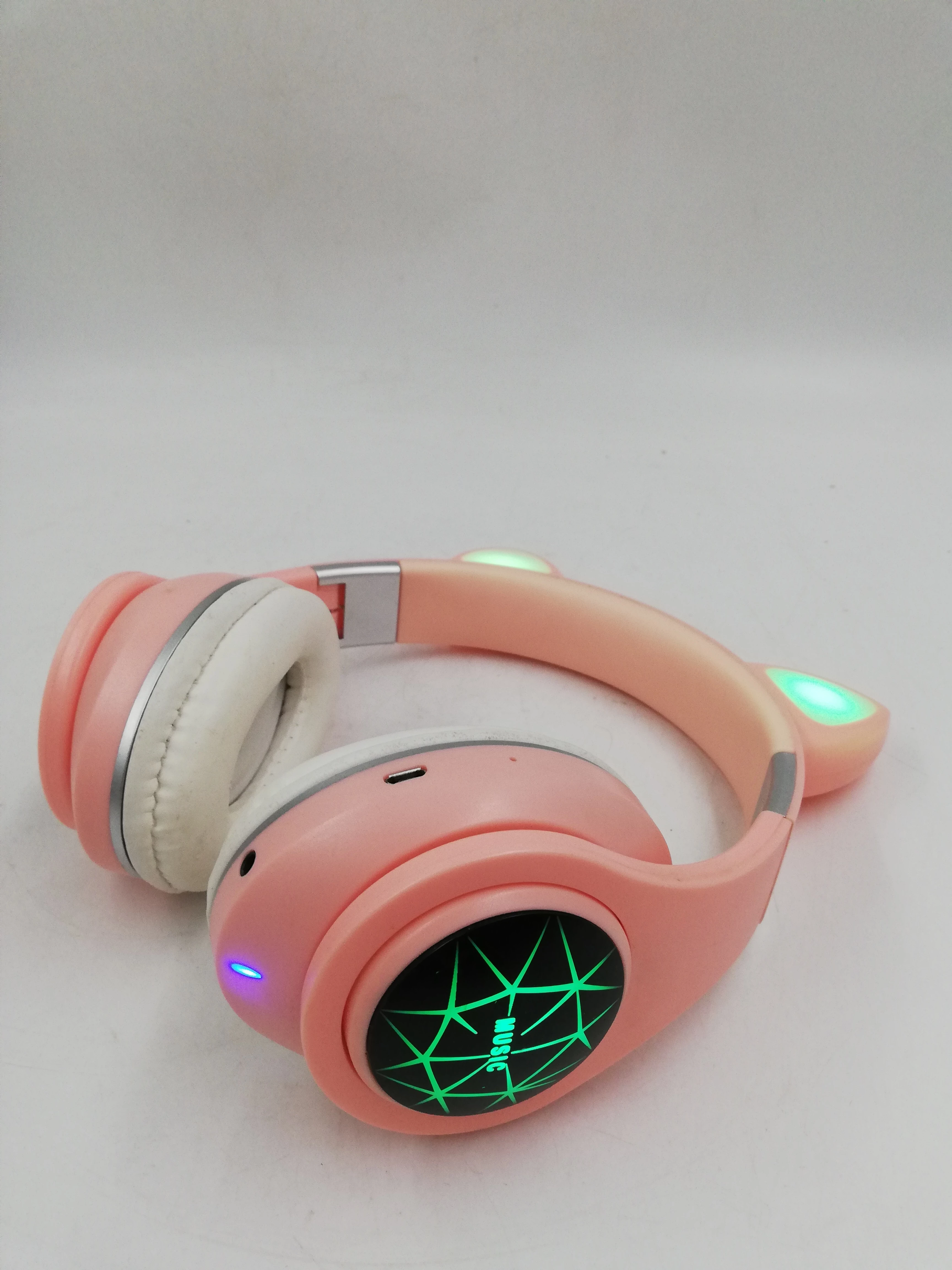 sluchawki-bezprzewodowe-nauszne-kocie-uszy-led-stan-11323-2