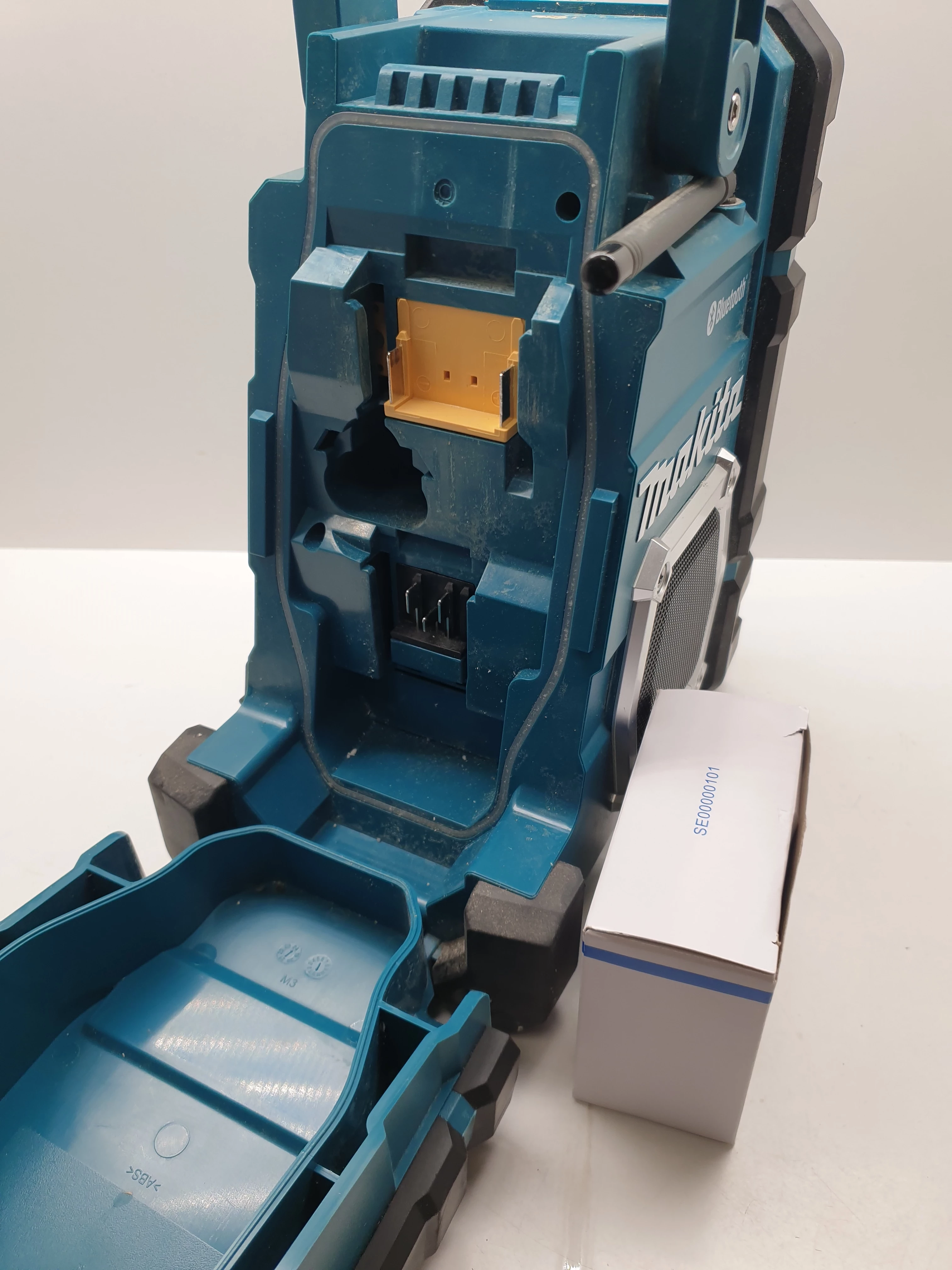 radio-budowlane-makita-dmr108n-waga-urzadzenia-430