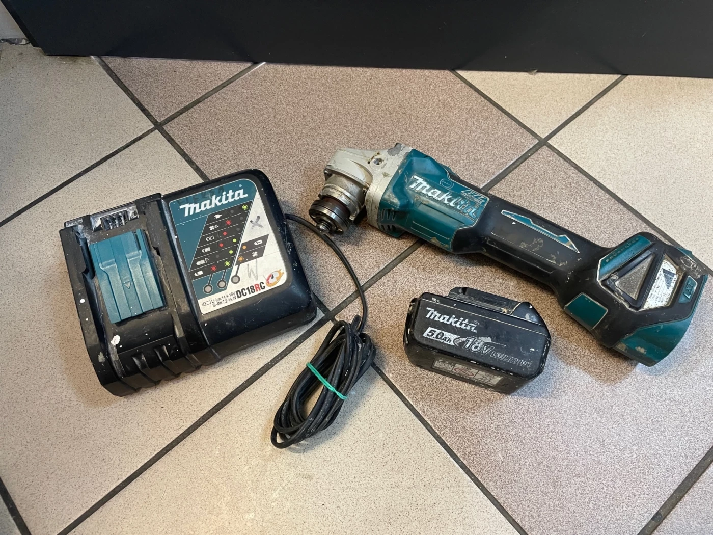 makita-dga513ladaku-5ah-ean-gtin-0088381853590