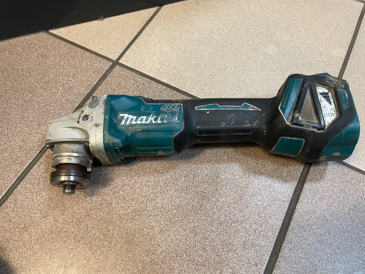 makita-dga513ladaku-5ah-stan-11323-2