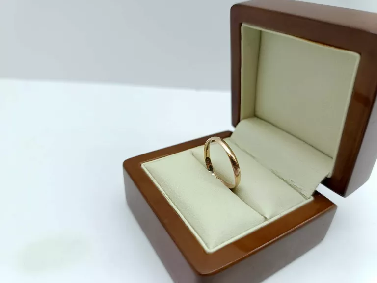 ZŁOTA OBRĄCZKA 1,05G PR.585 R18 OPIS
